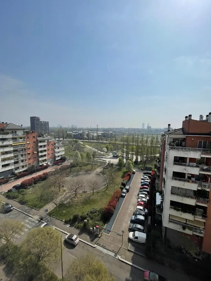 Elegant Apartment In Milan With Panoramic Terrace