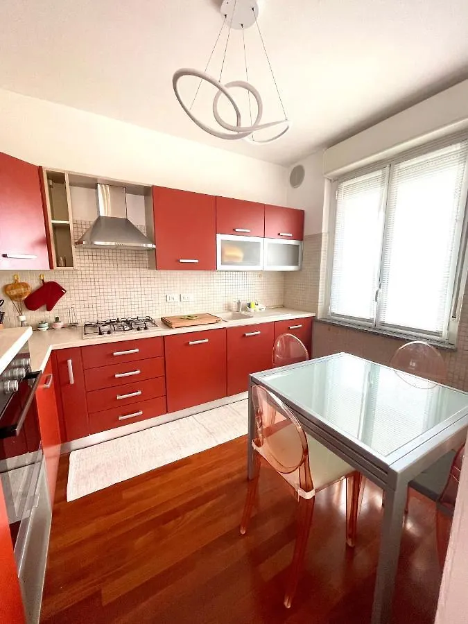 Elegant Apartment In Milan With Panoramic Terrace