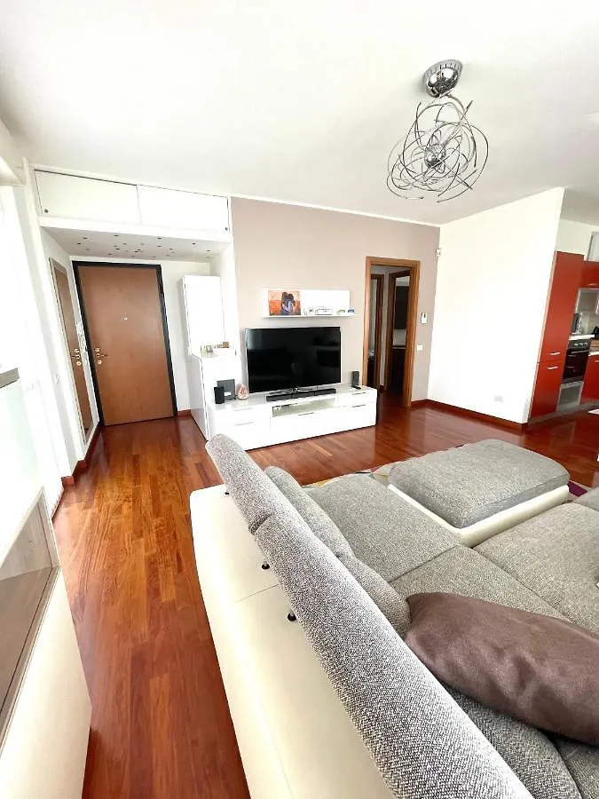 Elegant Apartment In Milan With Panoramic Terrace 0*,